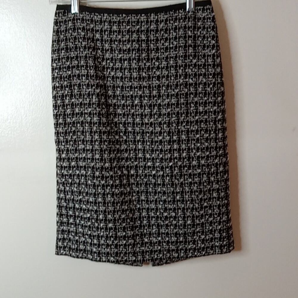 Talbots Women Size 4 pencil back zipper skirt. CAREER.